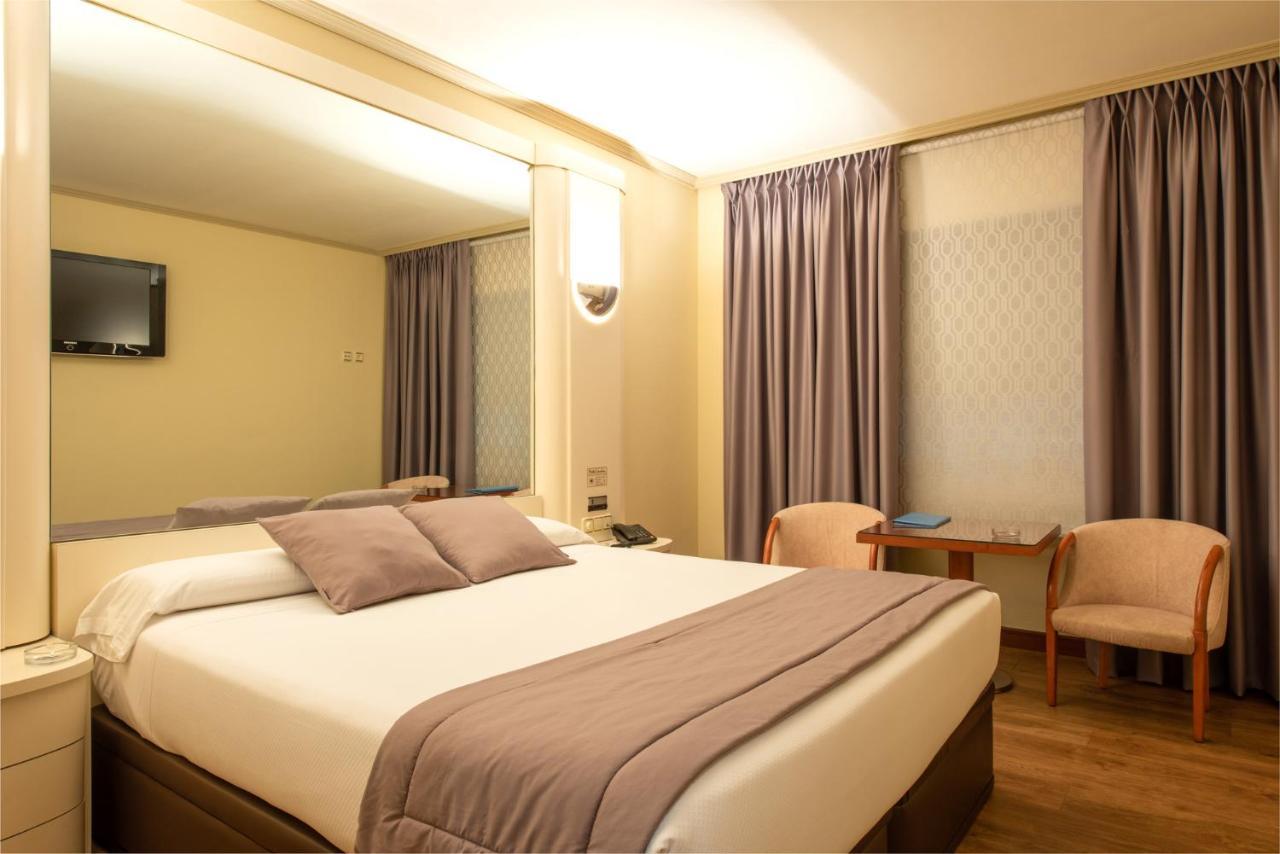 Motel Jardin Oleiros Extérieur photo