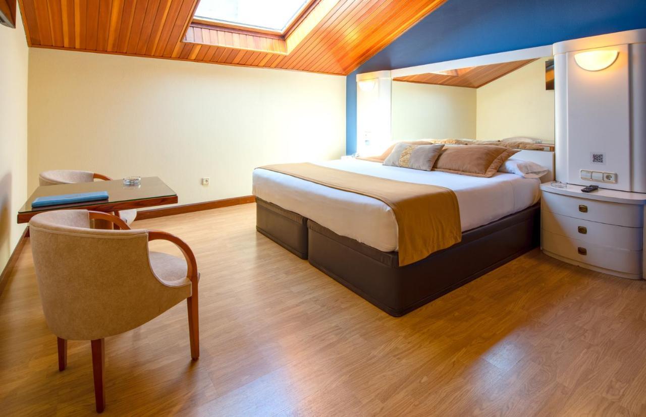 Motel Jardin Oleiros Extérieur photo