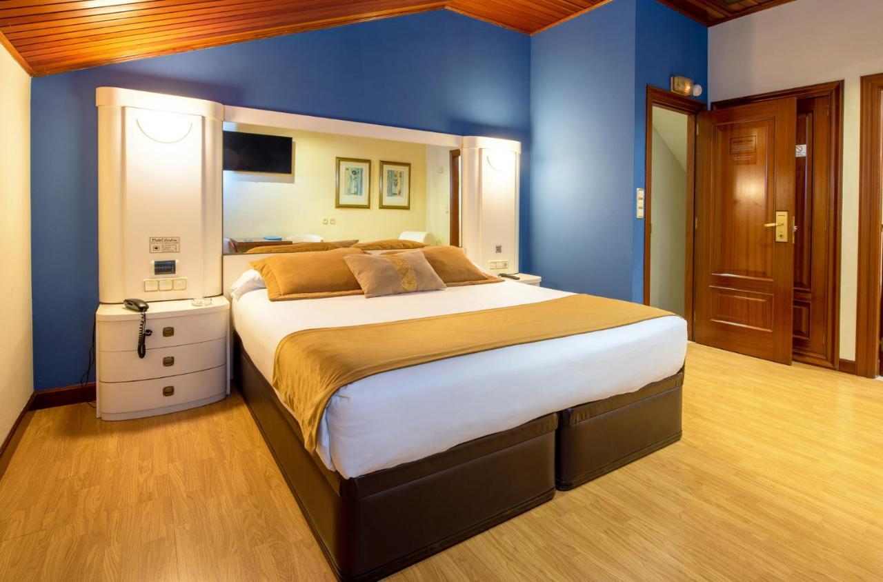 Motel Jardin Oleiros Extérieur photo