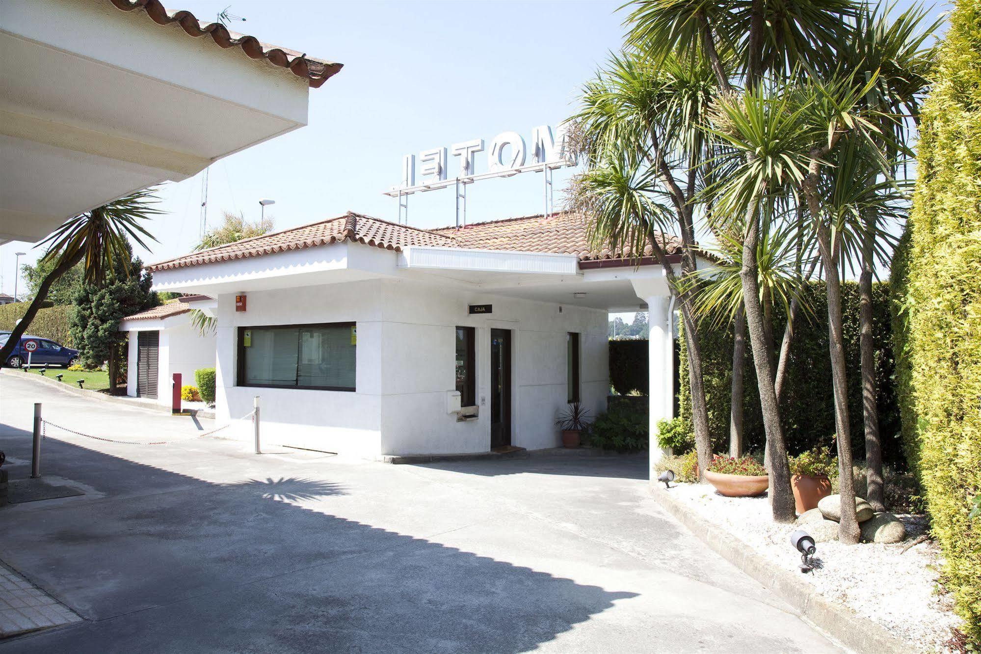 Motel Jardin Oleiros Extérieur photo