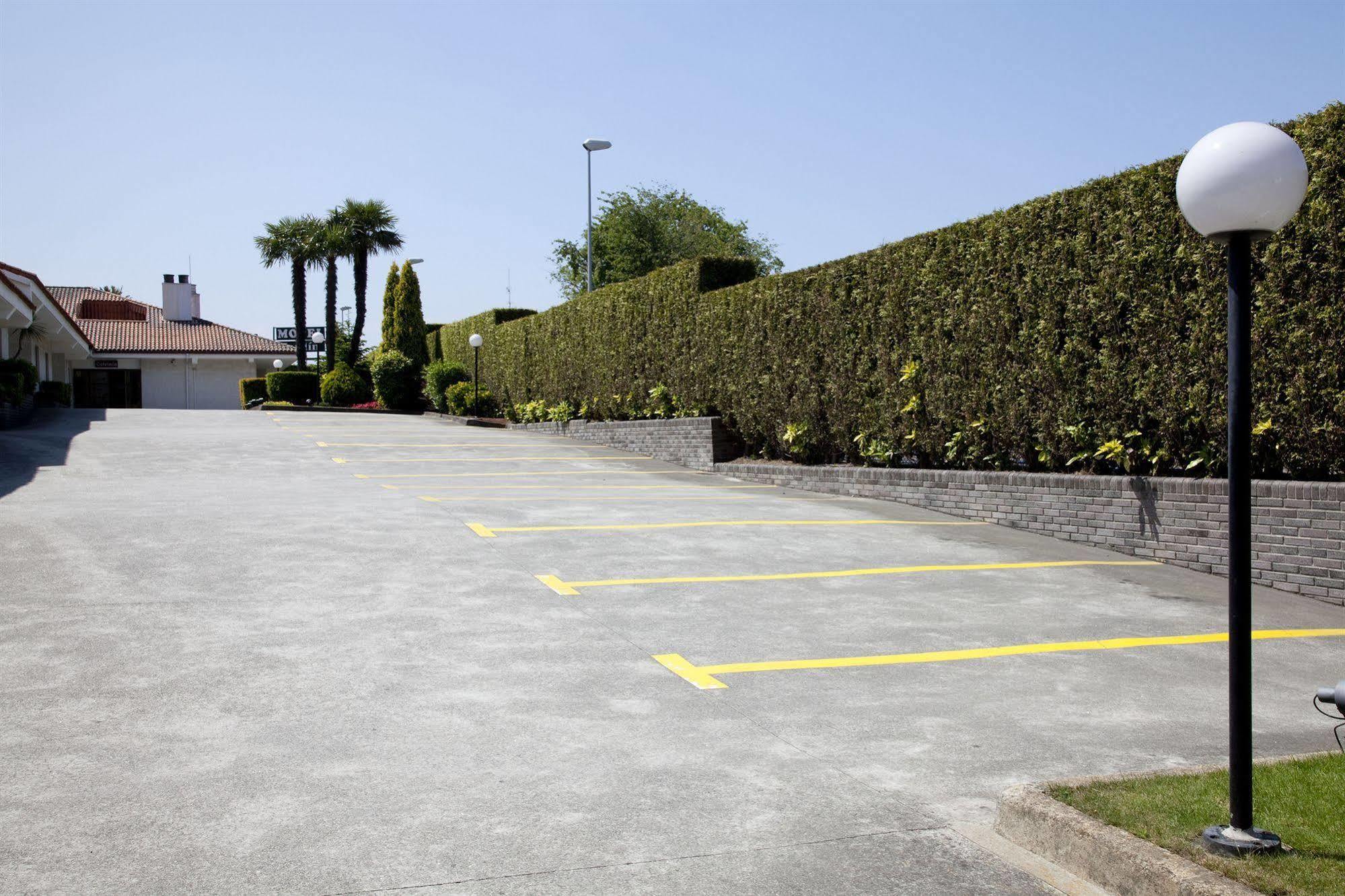 Motel Jardin Oleiros Extérieur photo